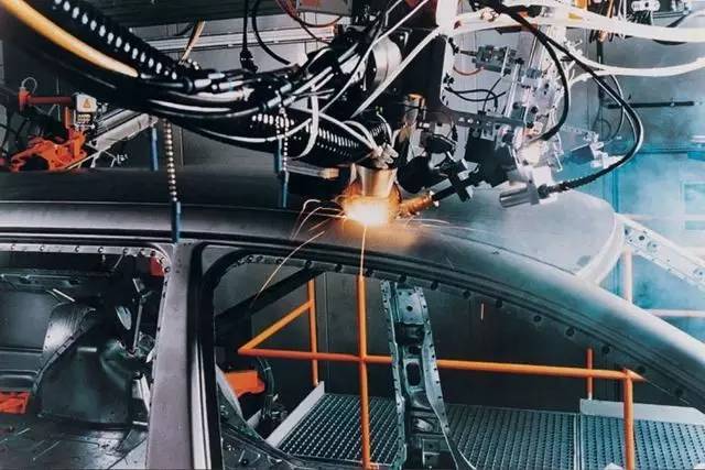 鈑金加工中的激光焊接到底是什么？-鈑金加工珠海機箱機柜設(shè)備外殼激光切割中山銘偌金屬制品有限公司